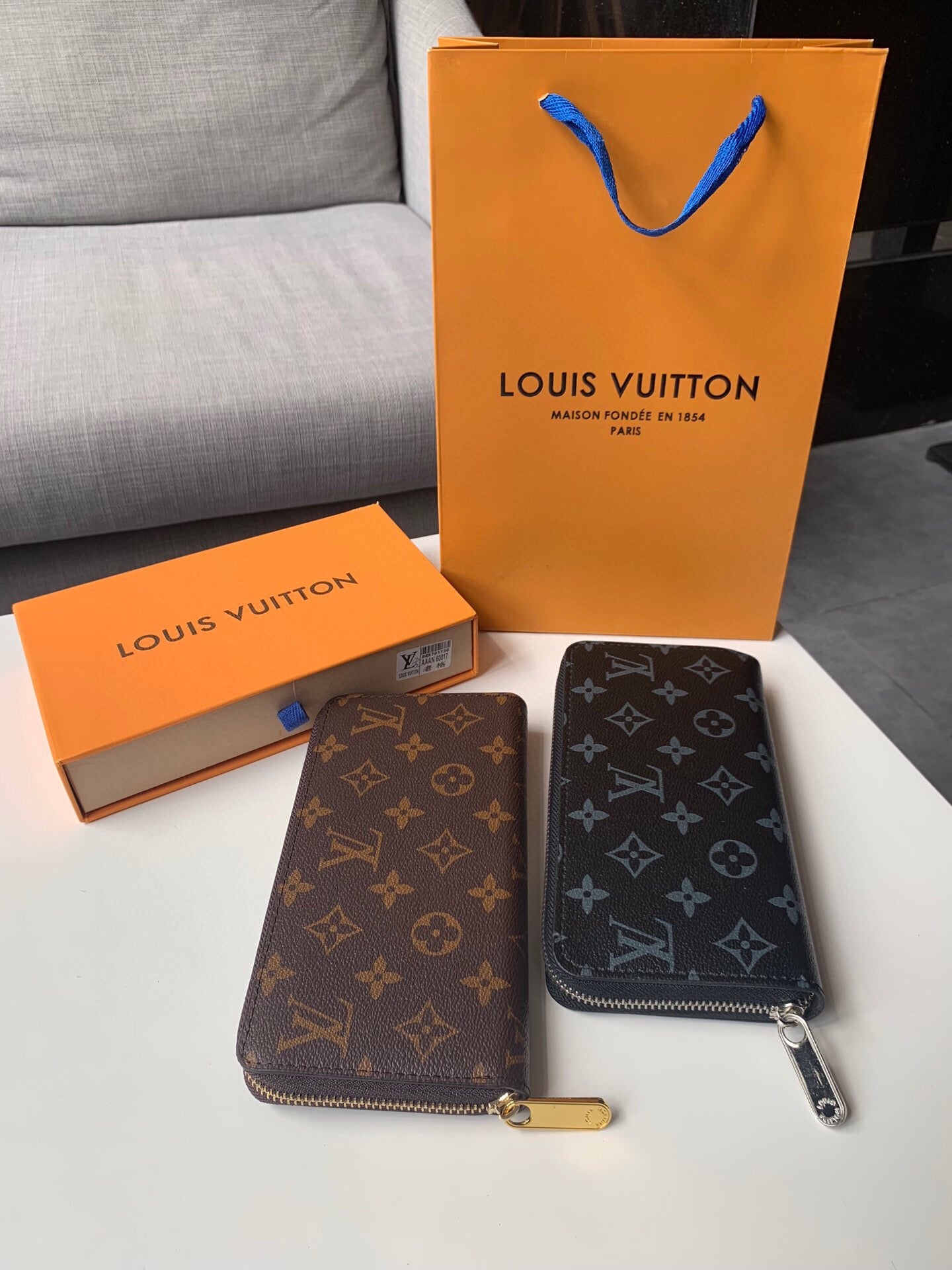 LOUIS new arrival men's wallet size: 19×10×1.5cm