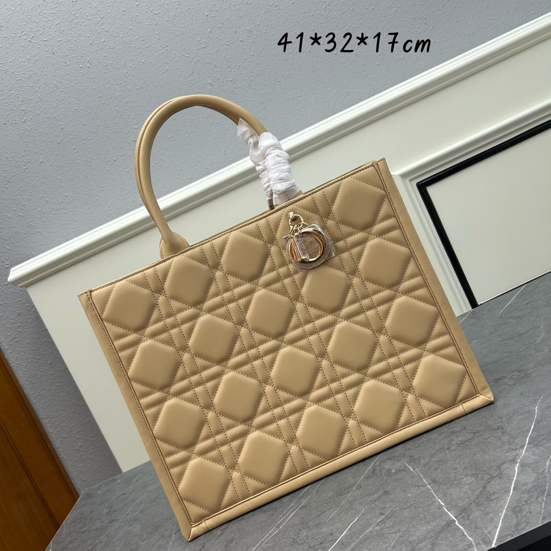 D new arrival tote bag size: 41x32x17