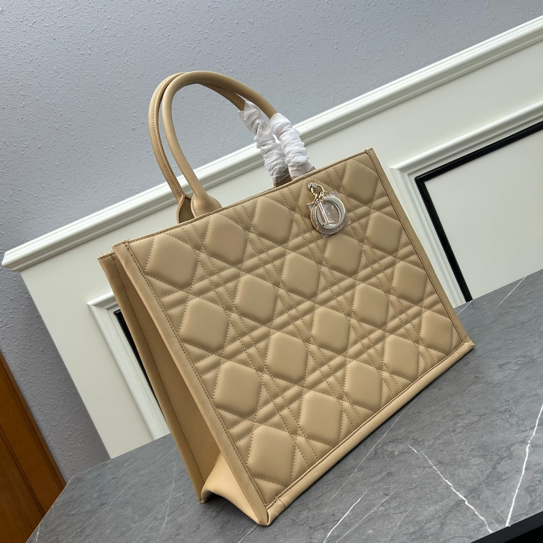 D new arrival tote bag size: 41x32x17