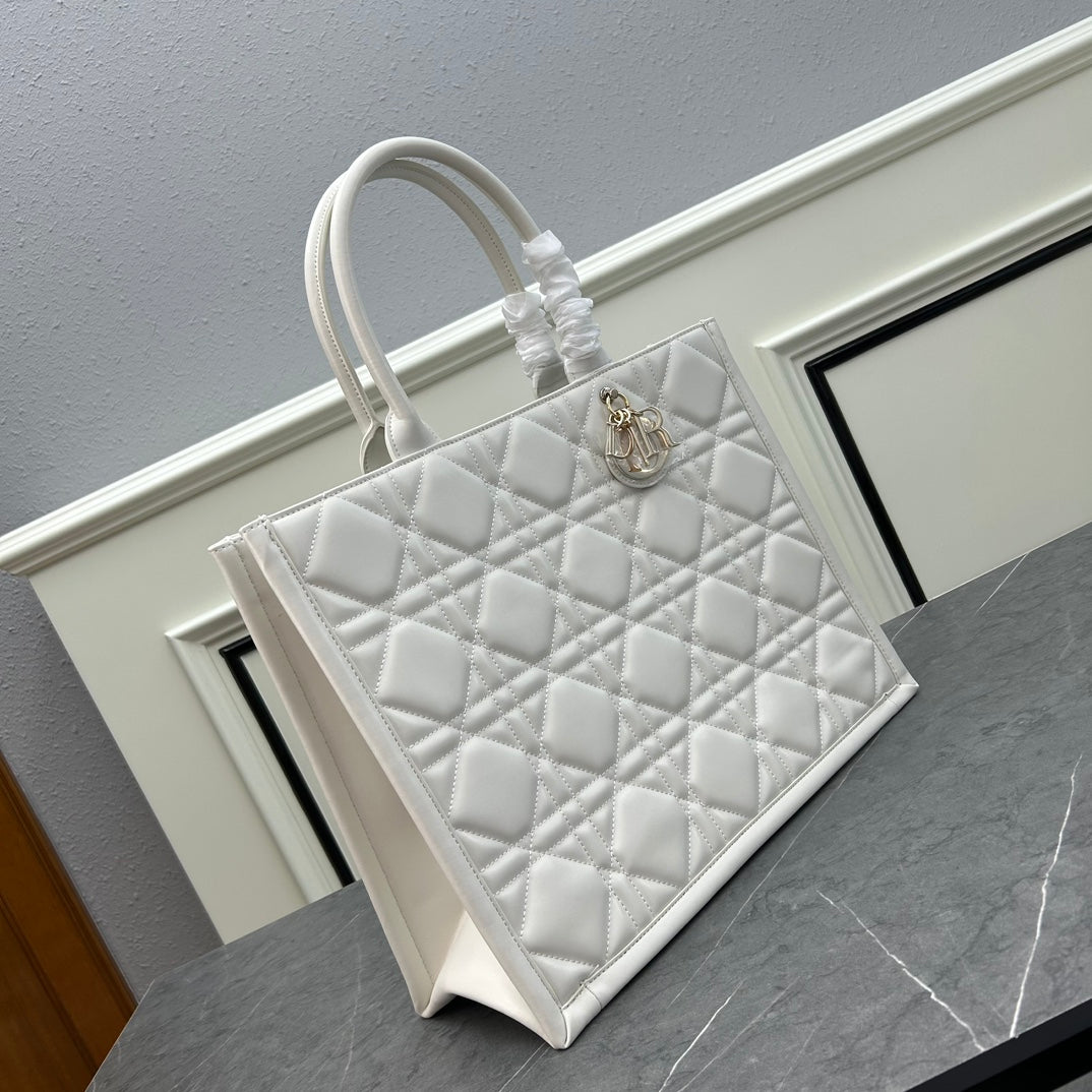 D new arrival tote bag size: 41x32x17