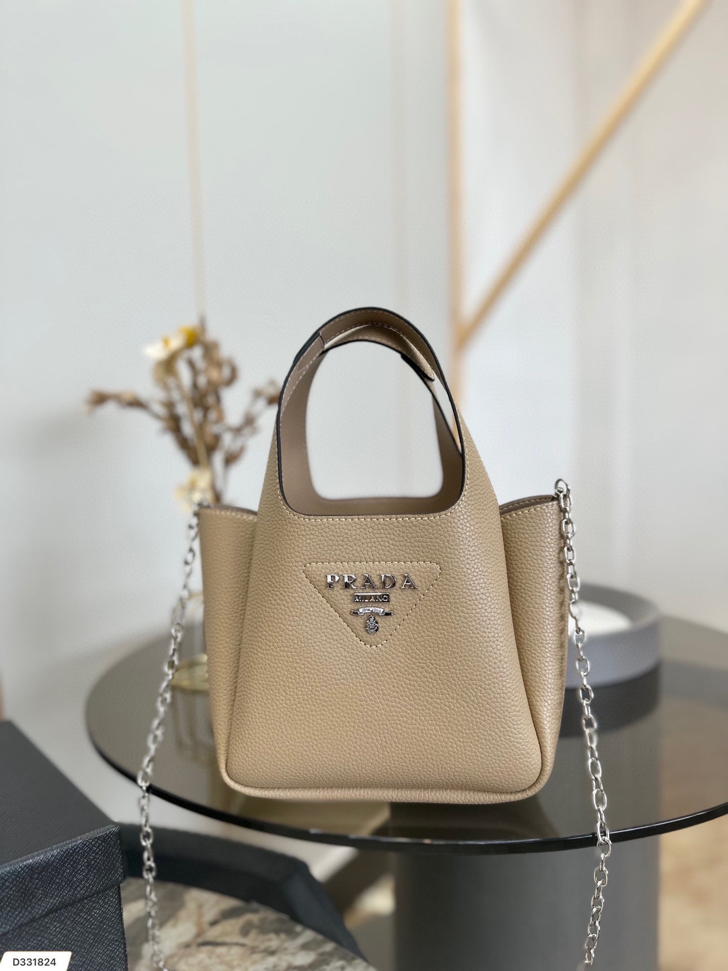 Pra new arrival tote bag size : 20.5 * 16 cm