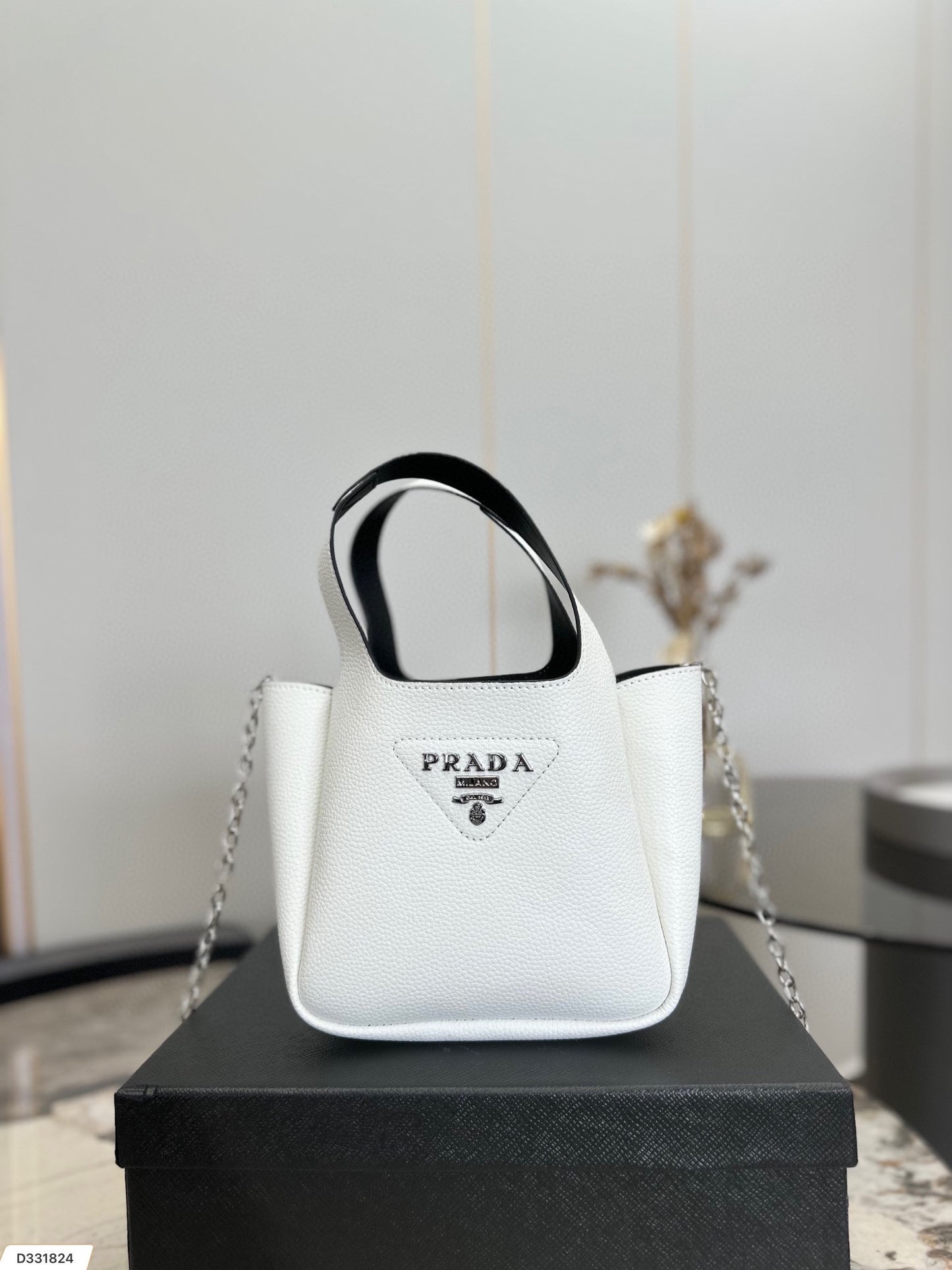 Pra new arrival tote bag size : 20.5 * 16 cm