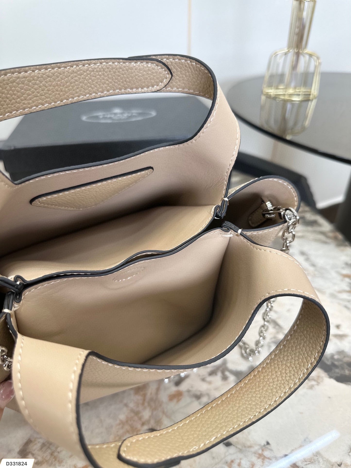 Pra new arrival tote bag size : 20.5 * 16 cm