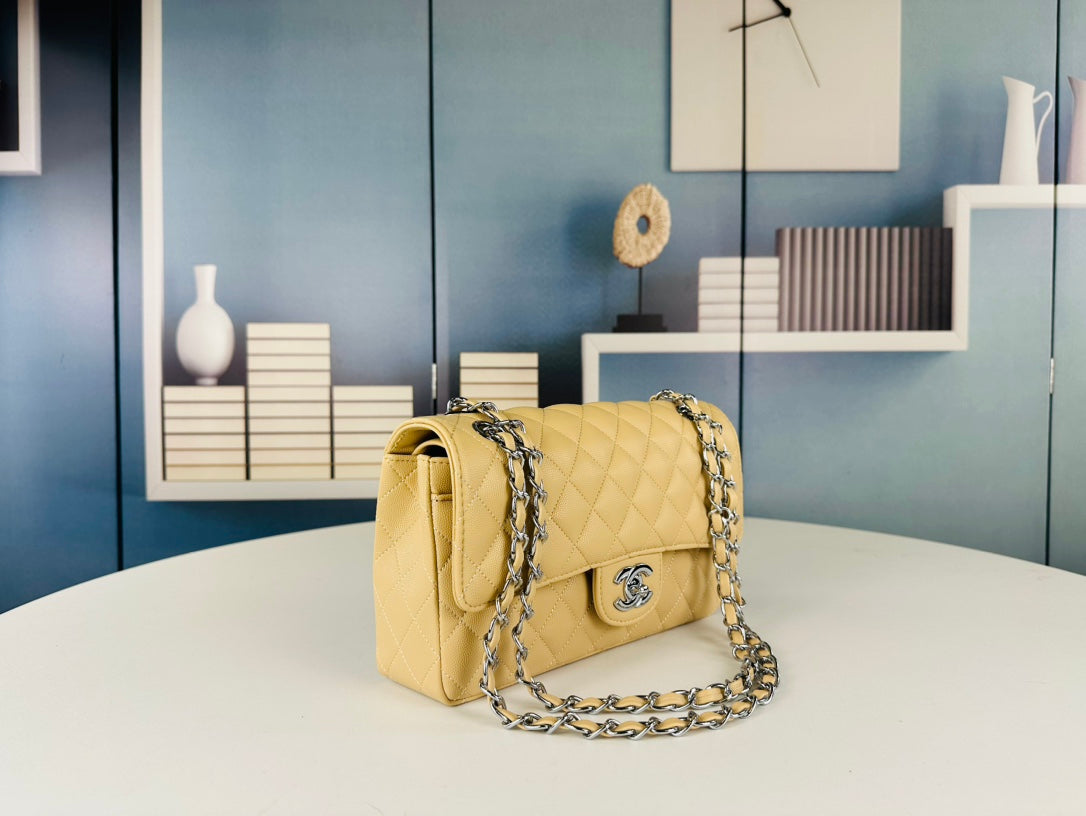 CC  Classic Flap caviar leather 25 cm