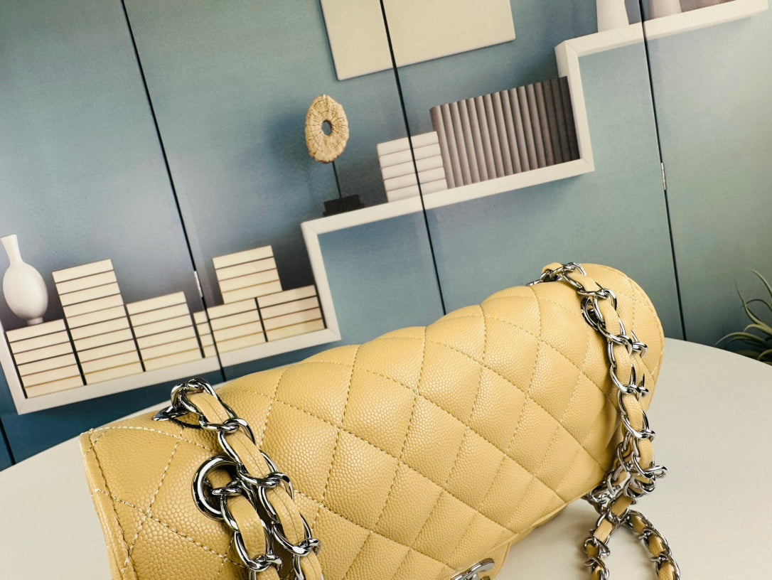 CC  Classic Flap caviar leather 25 cm