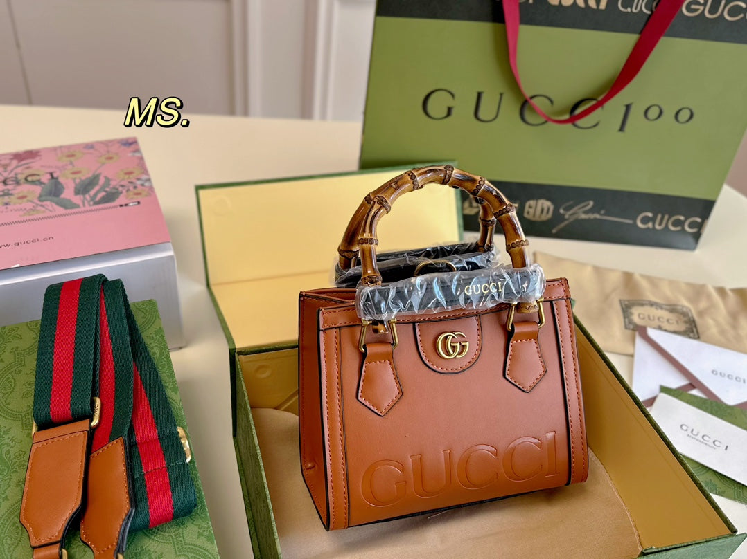 GG Diana tote bag size: 20×16 cm