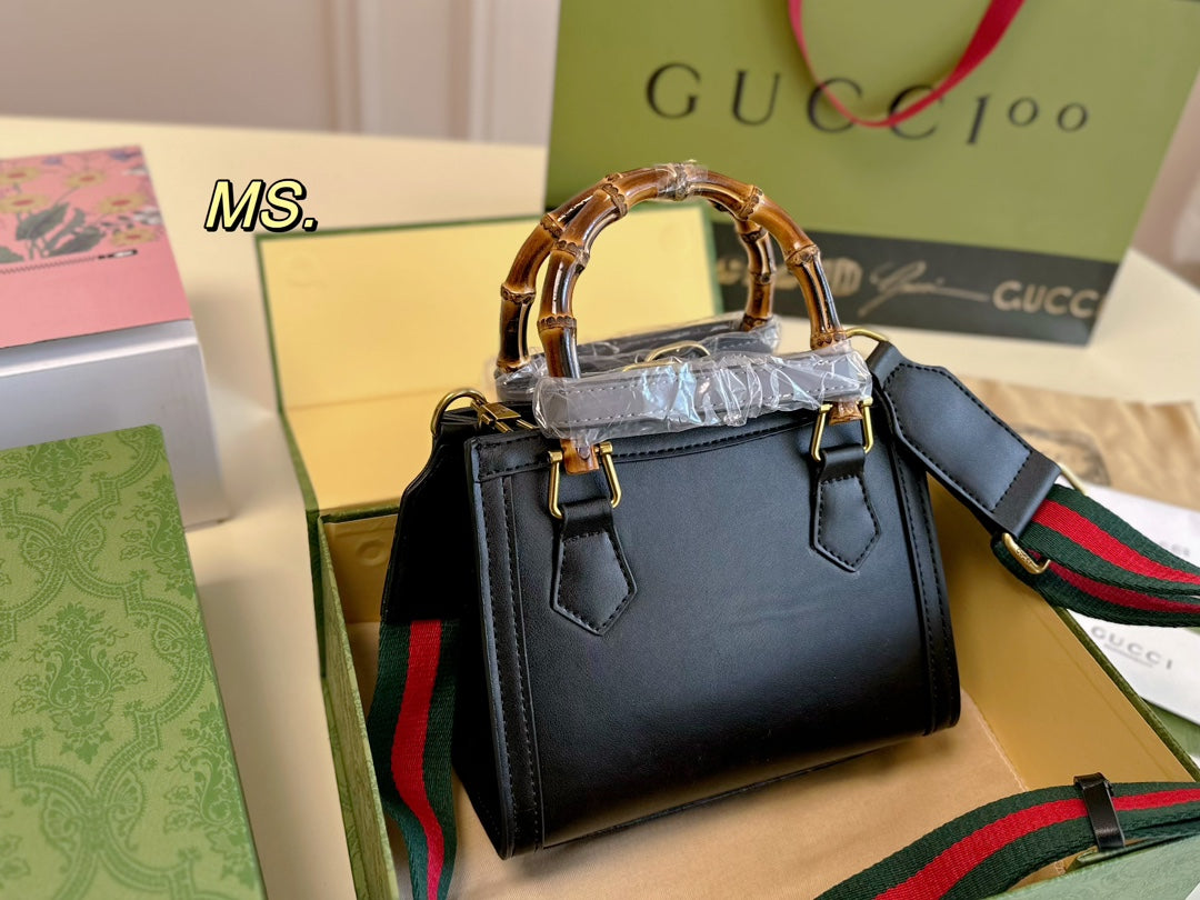 GG Diana tote bag size: 20×16 cm