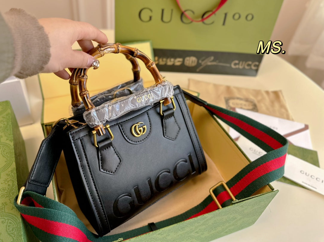 GG Diana tote bag size: 20×16 cm