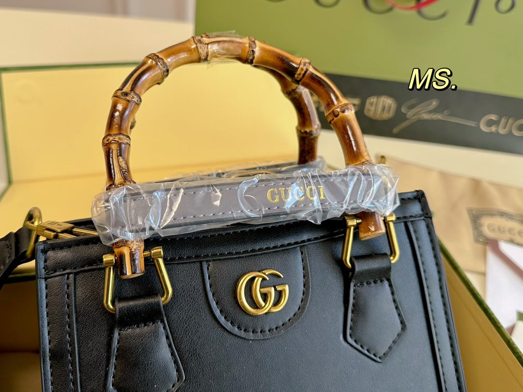 GG Diana tote bag size: 20×16 cm