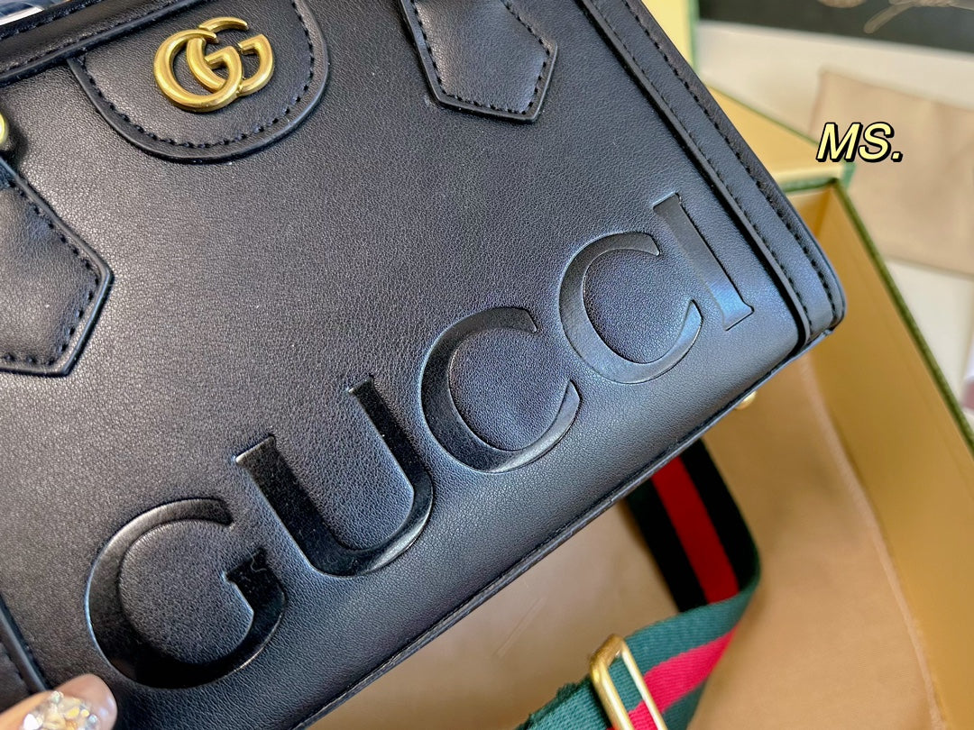 GG Diana tote bag size: 20×16 cm