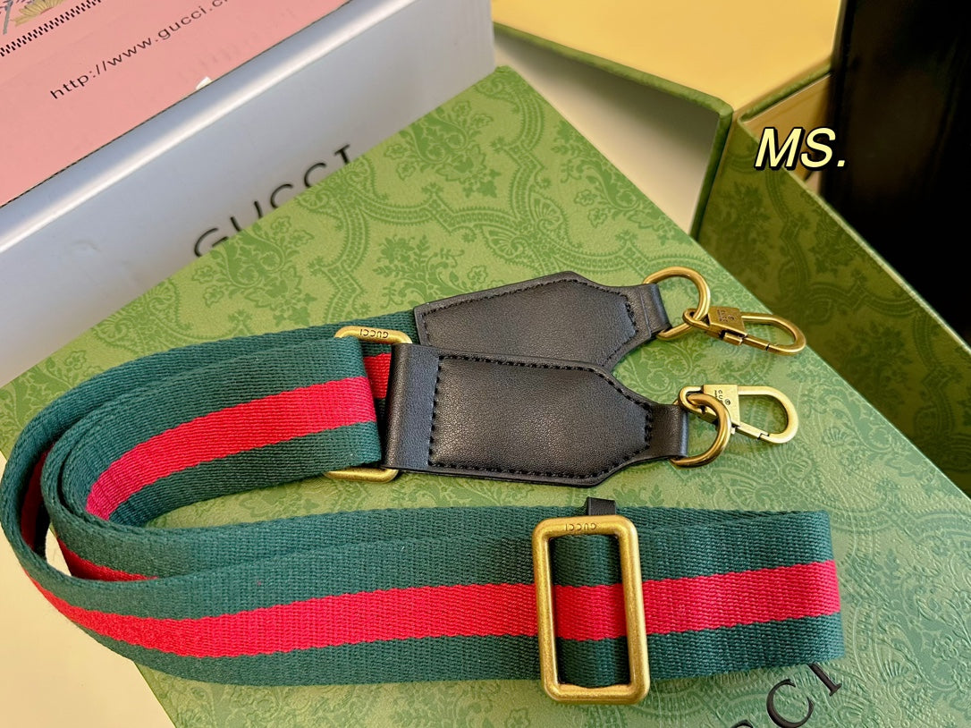 GG Diana tote bag size: 20×16 cm