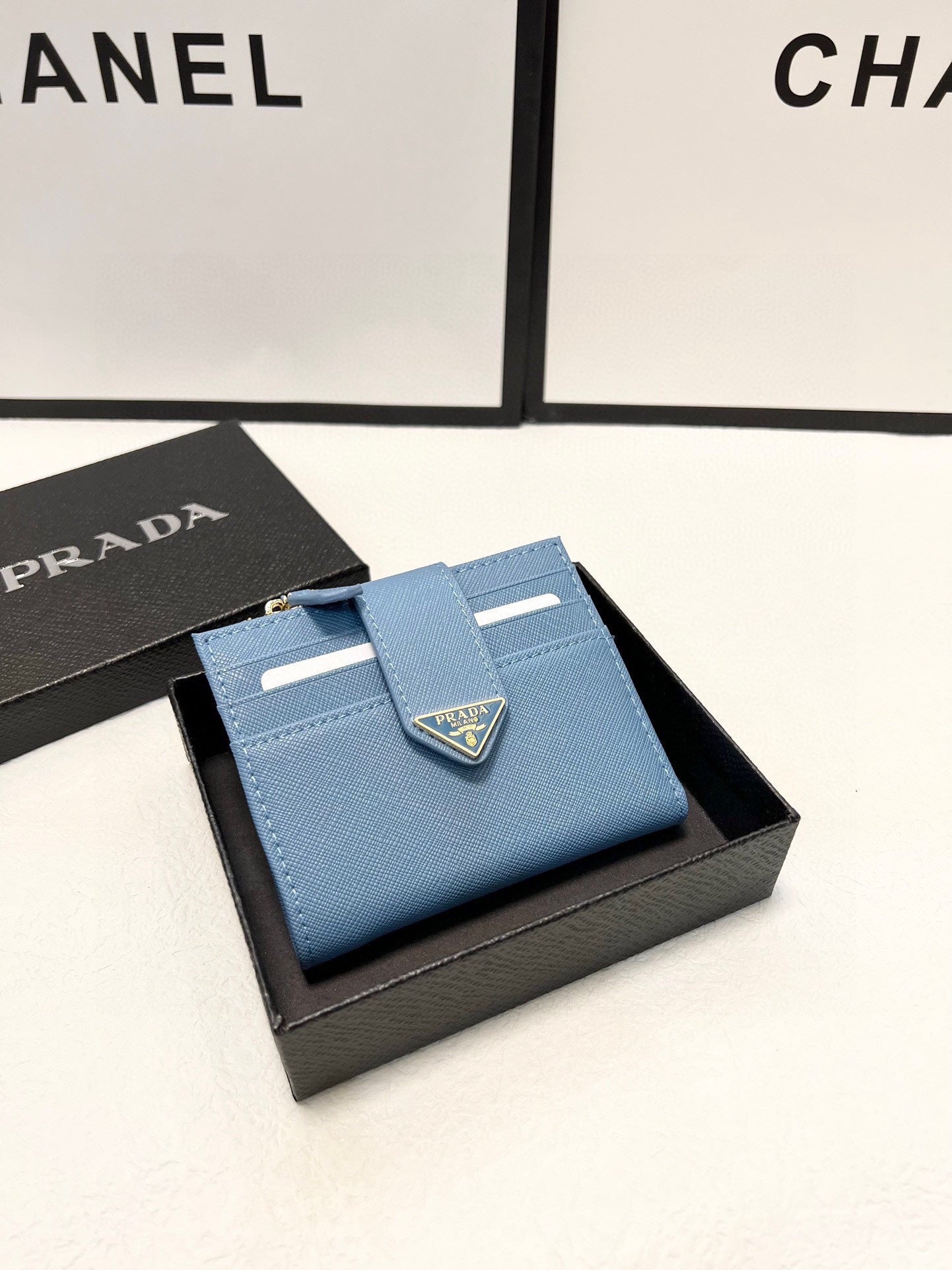 Pra wallet men and women size : 10x9 cm