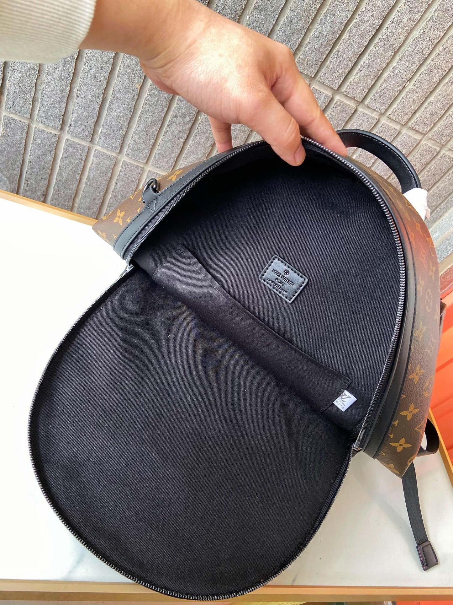 Louis new arrival 🇲🇱Aerogram backpack bag size : 43 x 30 x 14 cm