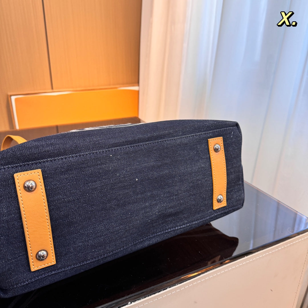 cc new arrival tote bag size: 35*15*25cm