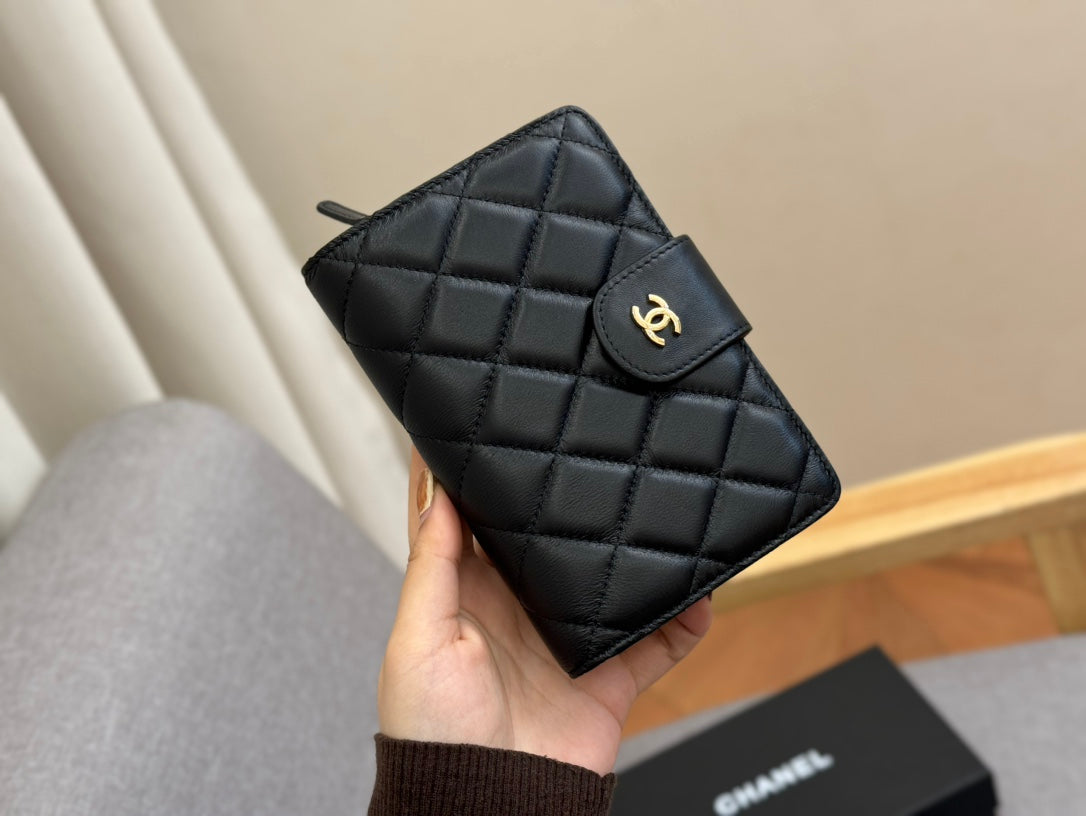 CC new arrival wallet size : 16*11cm