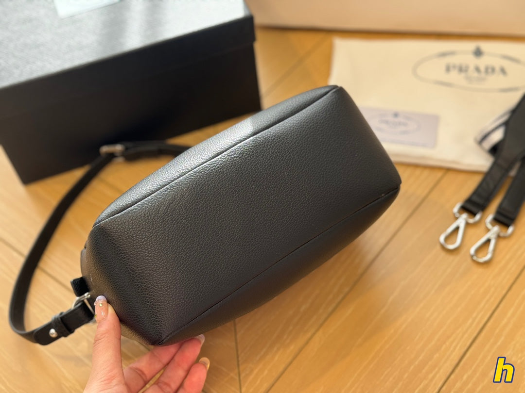 Pra new arrival camera bag size: 22*14cm