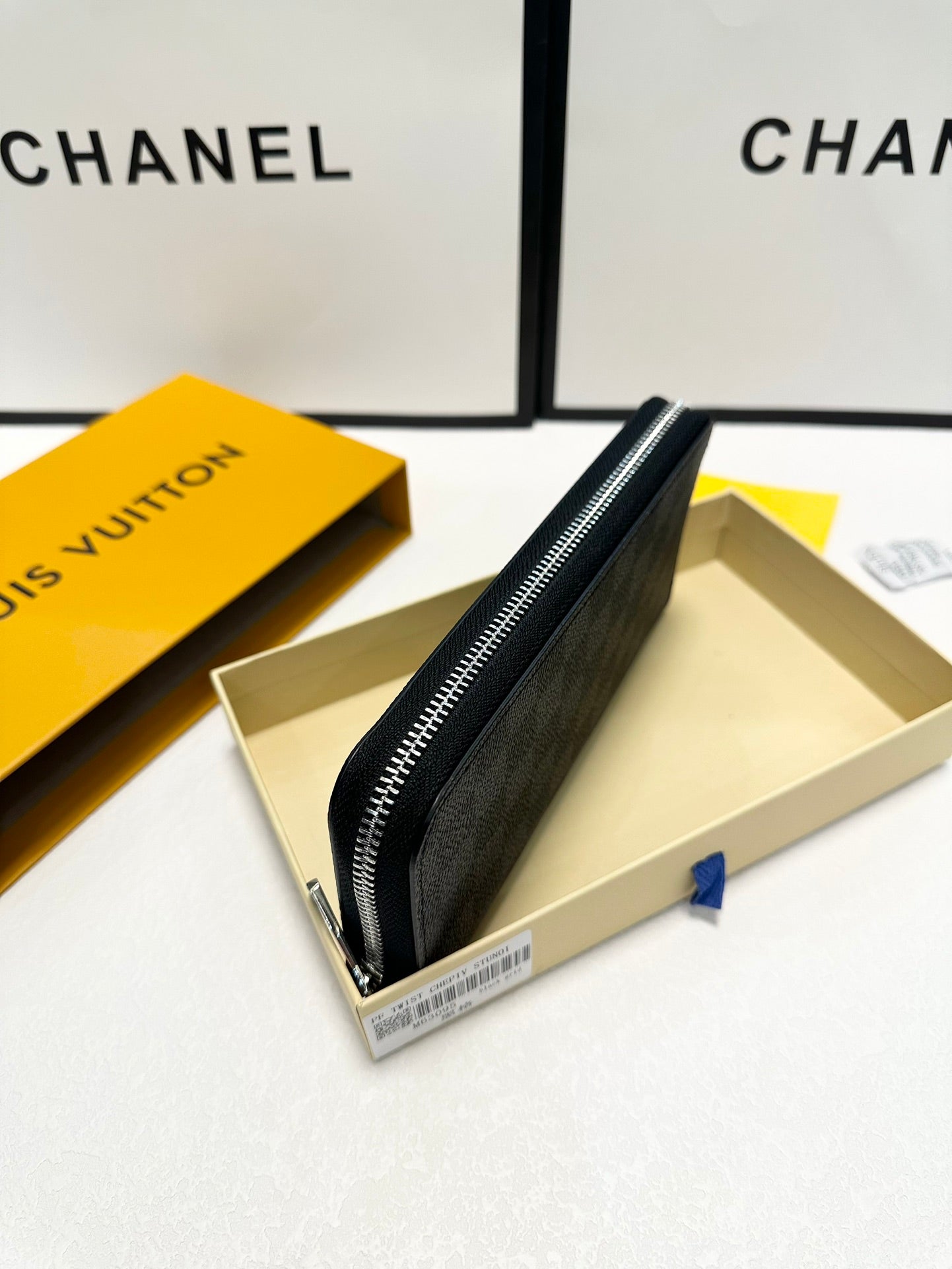 Louis new arrival wallet size : 20x10 cm