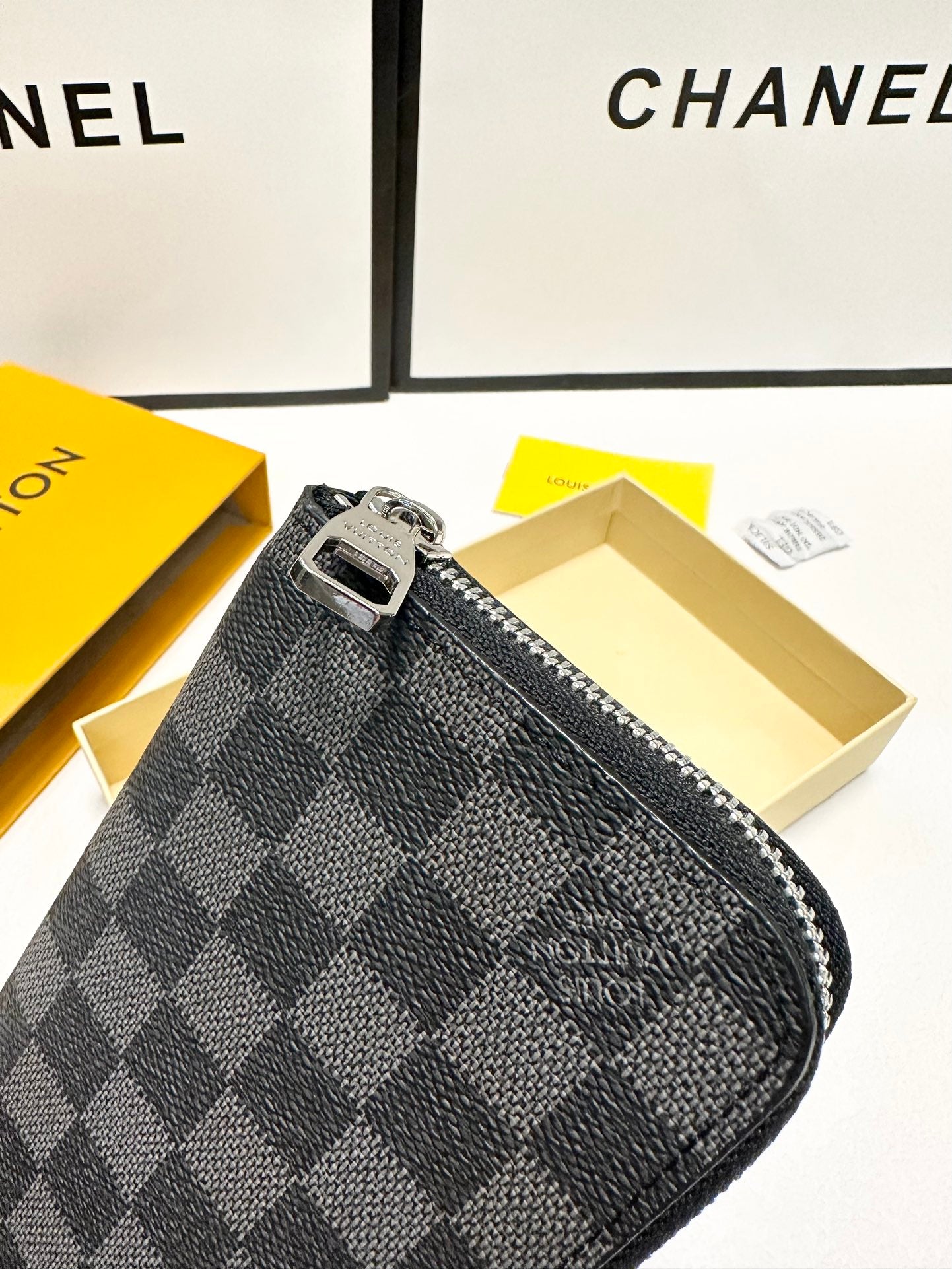 Louis new arrival wallet size : 20x10 cm