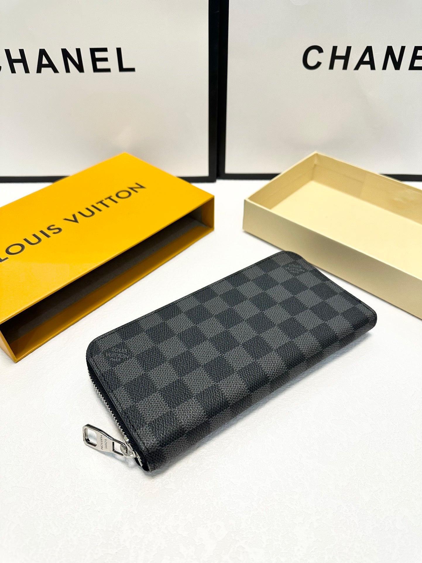 Louis new arrival wallet size : 20x10 cm