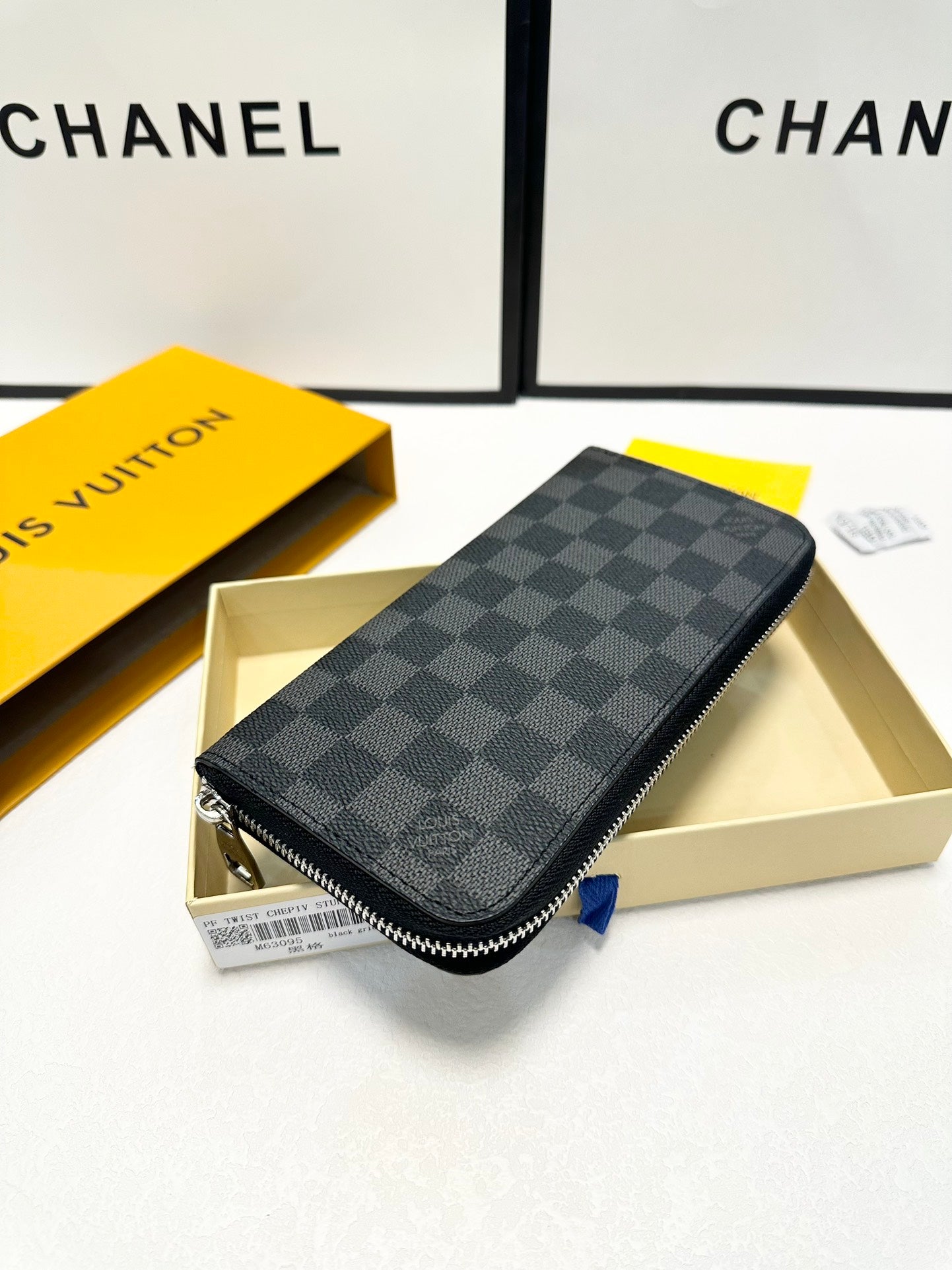 Louis new arrival wallet size : 20x10 cm