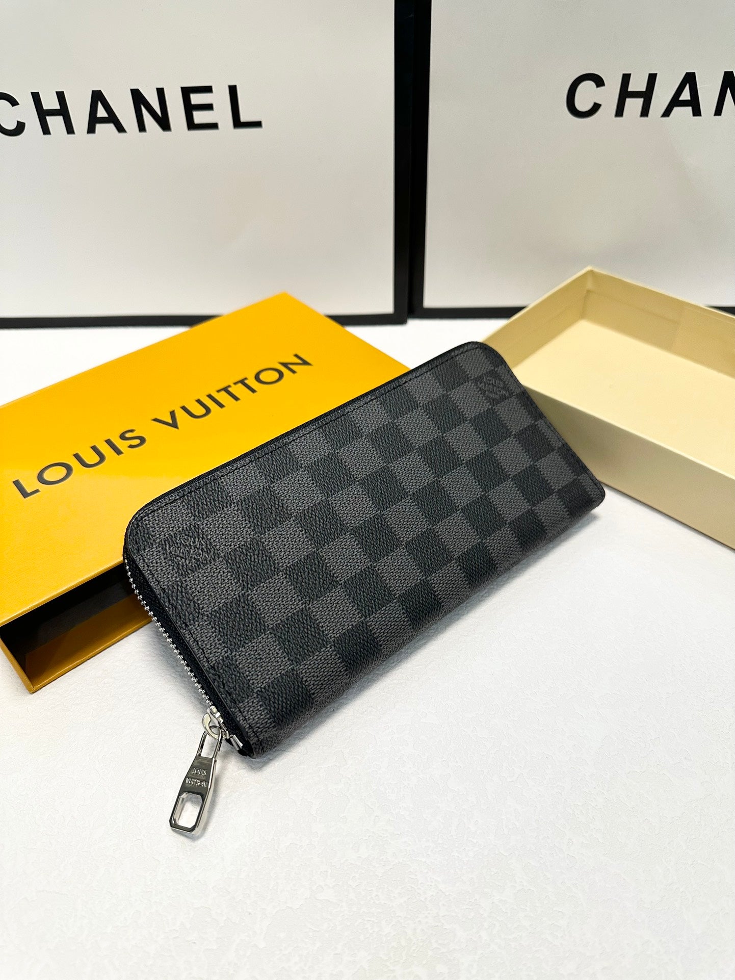 Louis new arrival wallet size : 20x10 cm