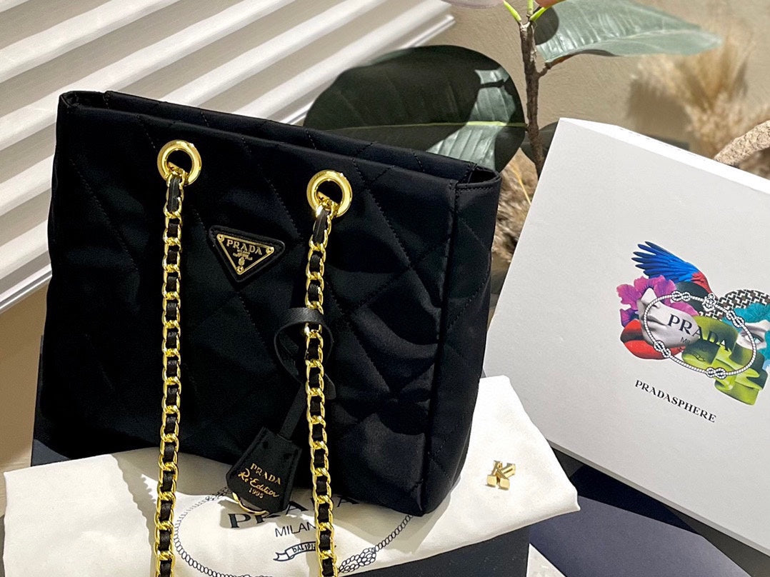 Pra new arrival tote bag size : 28 cm