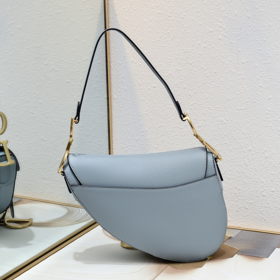 D saddle Be a classic with classics bag size: 25.5 x 20 x 6.5 cm