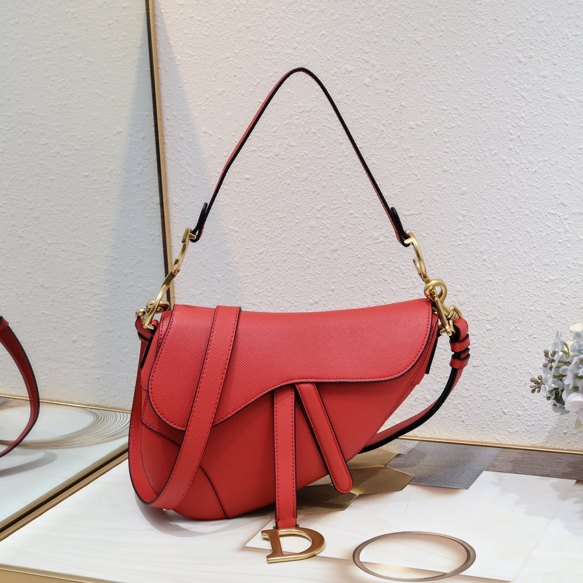 D saddle Be a classic with classics bag size: 25.5 x 20 x 6.5 cm