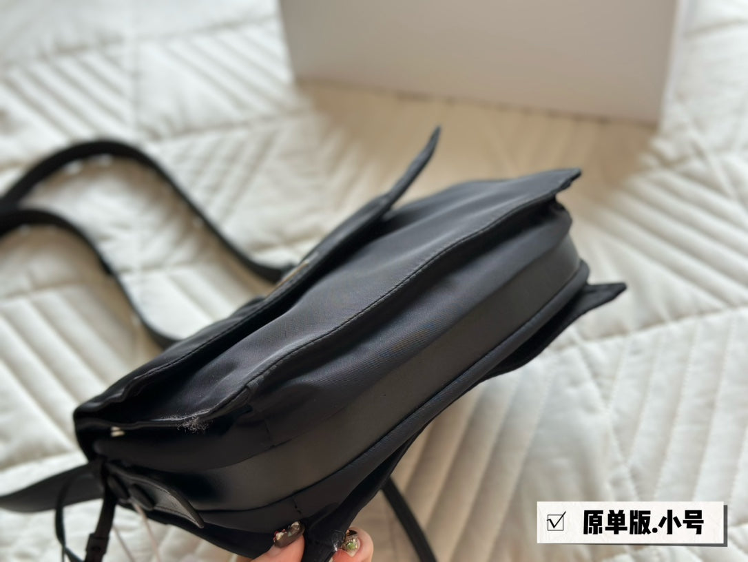 Pra invites x Cini Boeri bag