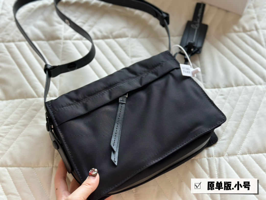 Pra invites x Cini Boeri bag