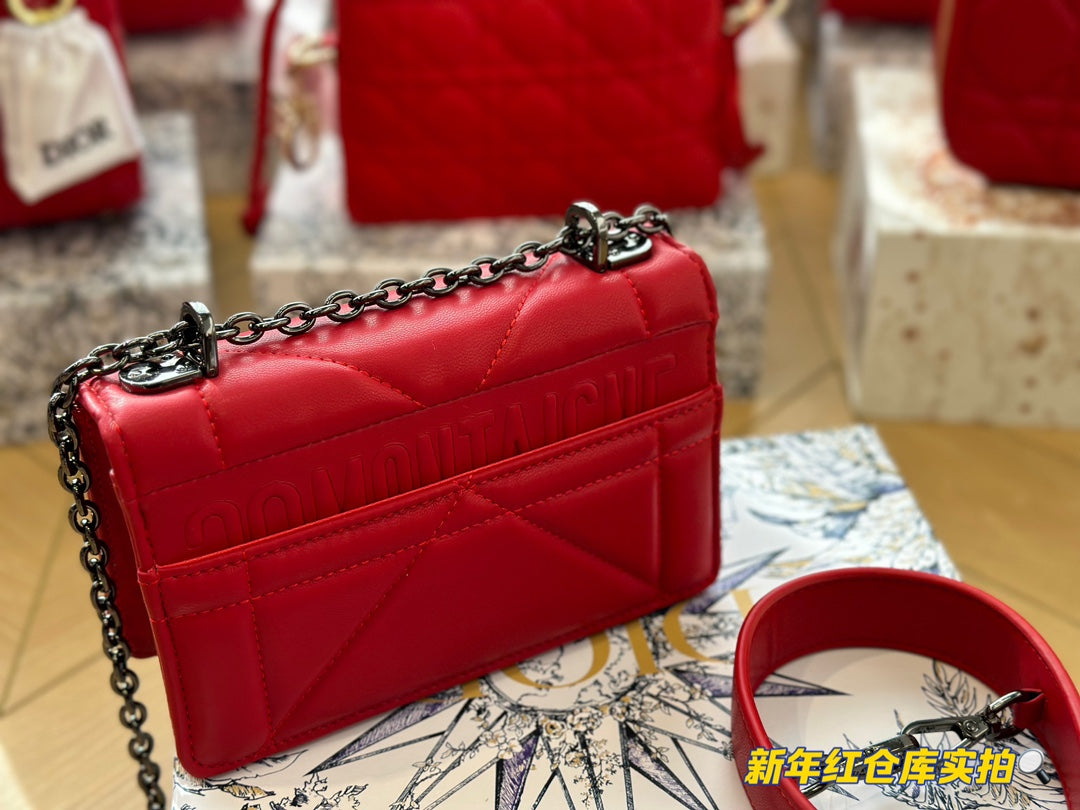 D new arrival MONTAIGNE bag size: 18*11 cm