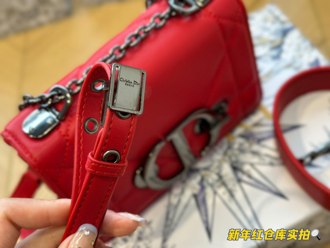 D new arrival MONTAIGNE bag size: 18*11 cm