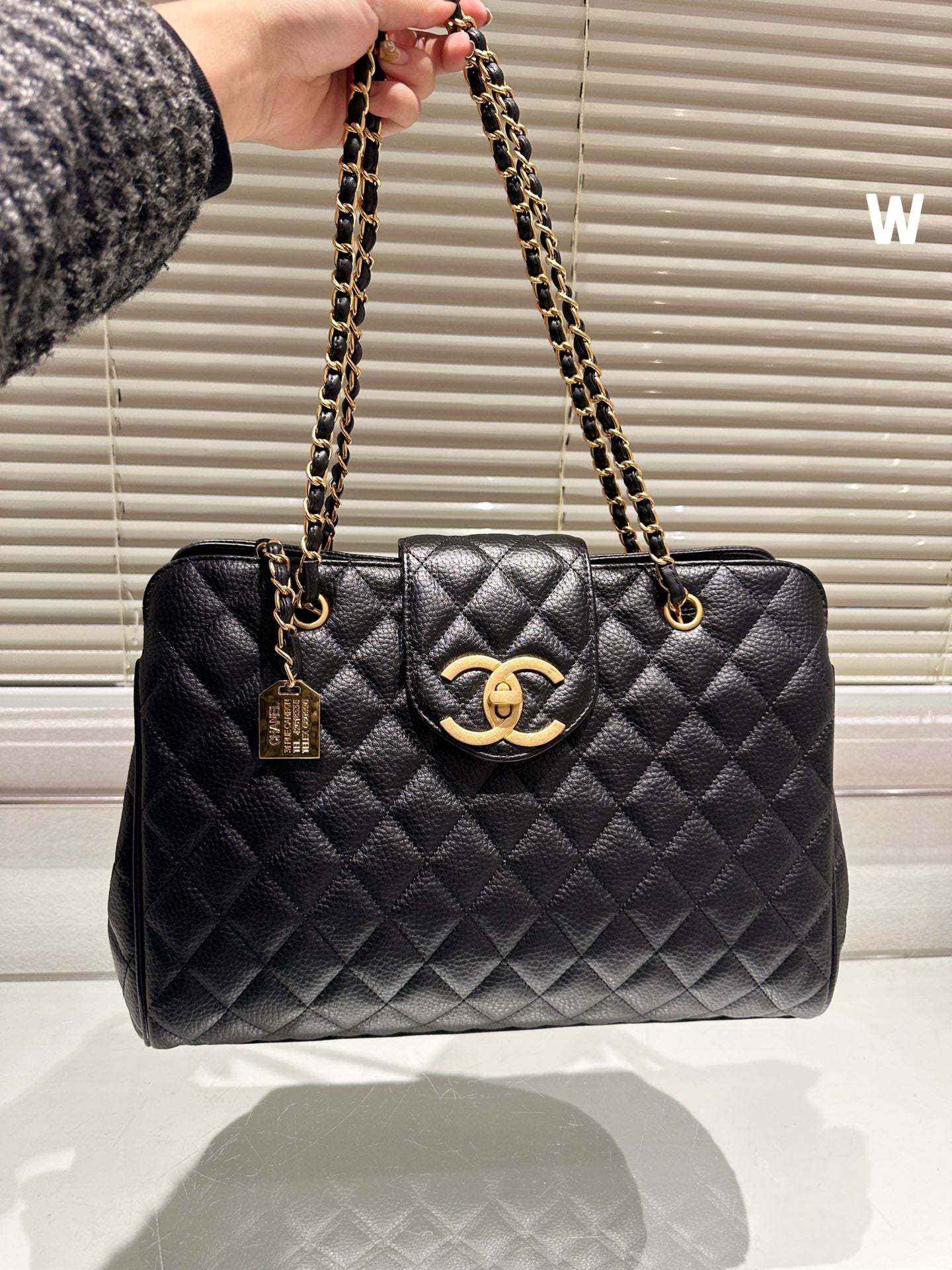 cc new arrival tote bag size : 36* 24 cm