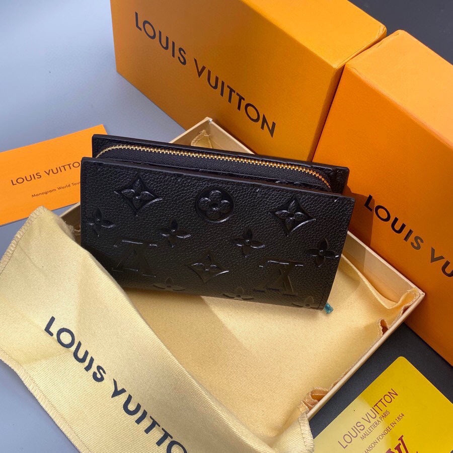 Louis new arrival wallets size : 13.5*9.5*3.5 cm