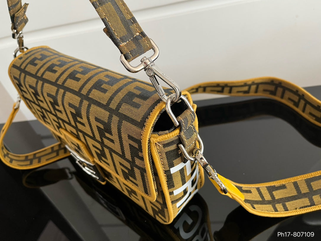 Fen new arrival bag size : 26 * 14.5  cm