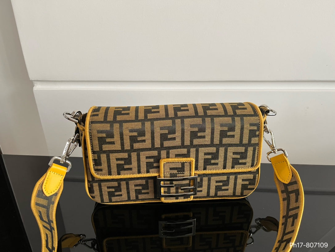 Fen new arrival bag size : 26 * 14.5  cm