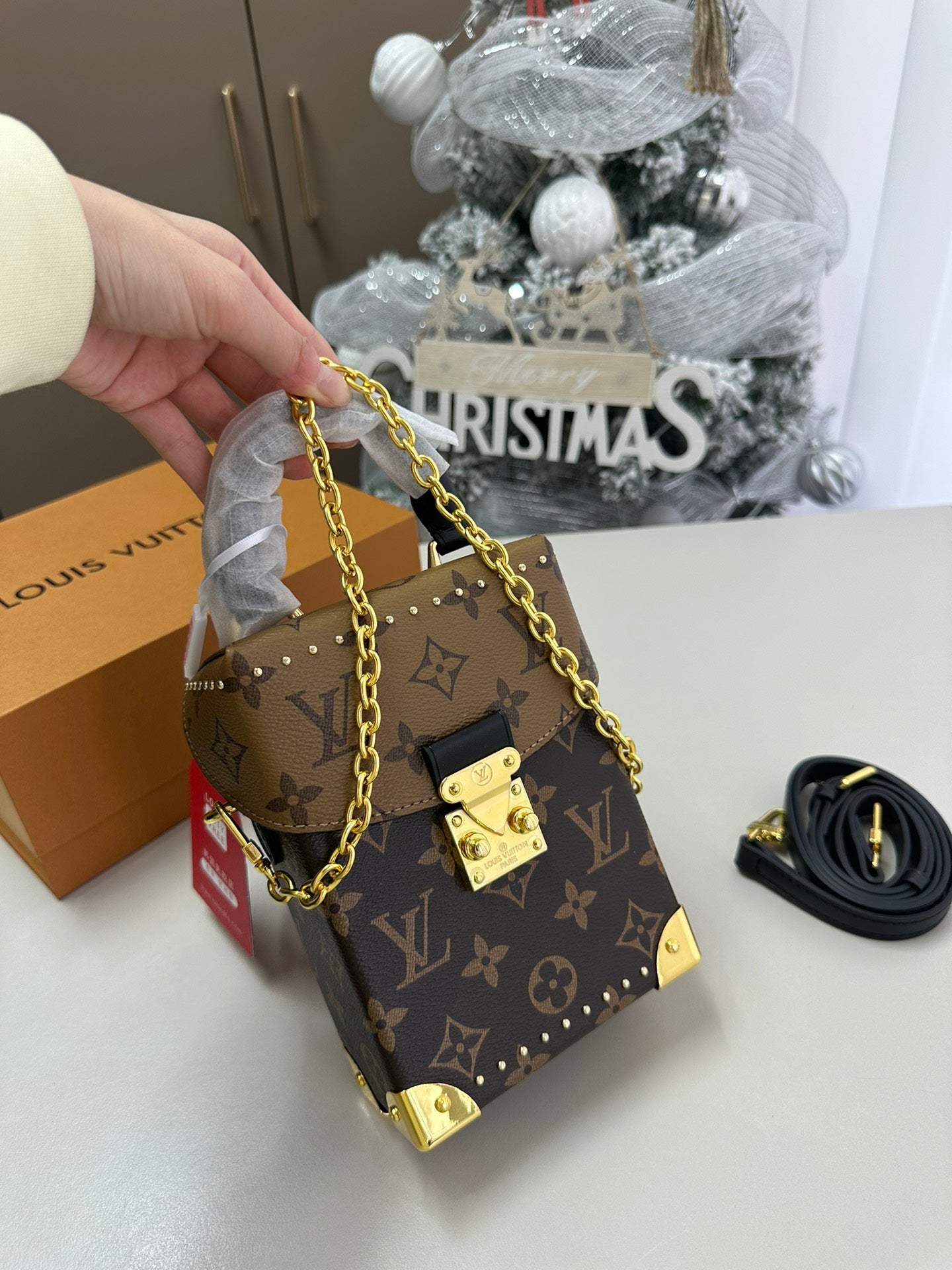 Louis new arrival phone bag size : 12*6*17 cm