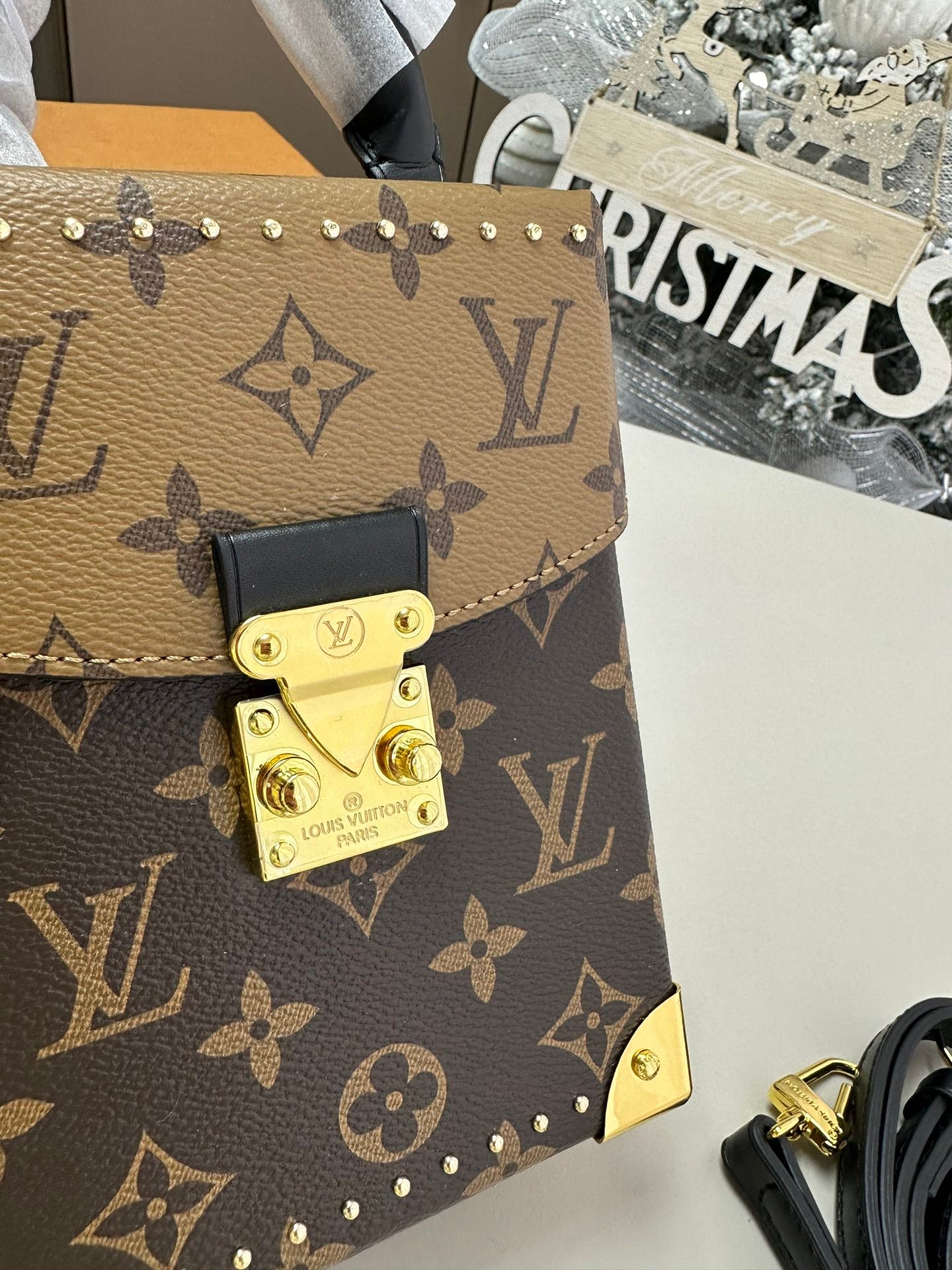 Louis new arrival phone bag size : 12*6*17 cm