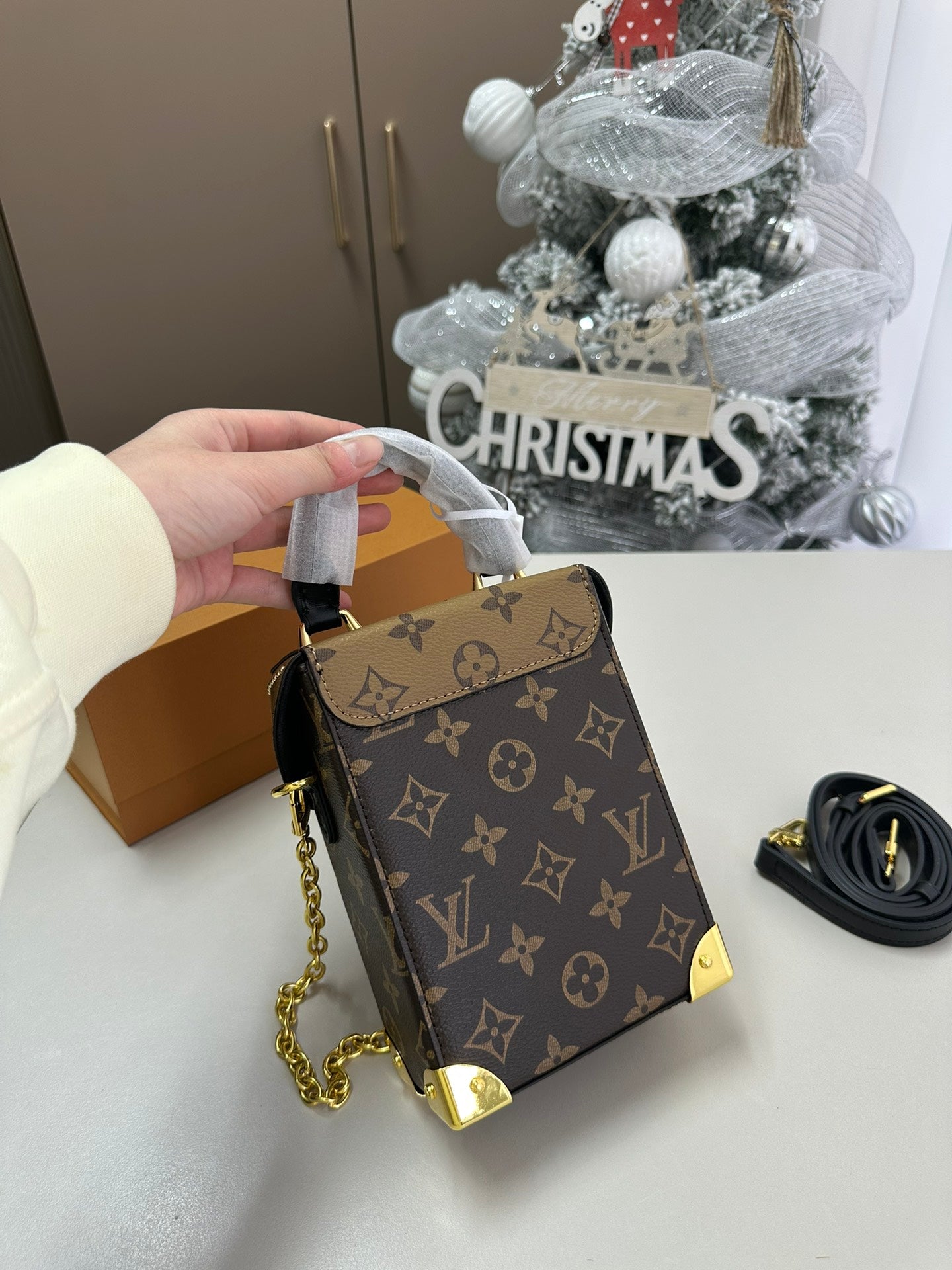 Louis new arrival phone bag size : 12*6*17 cm