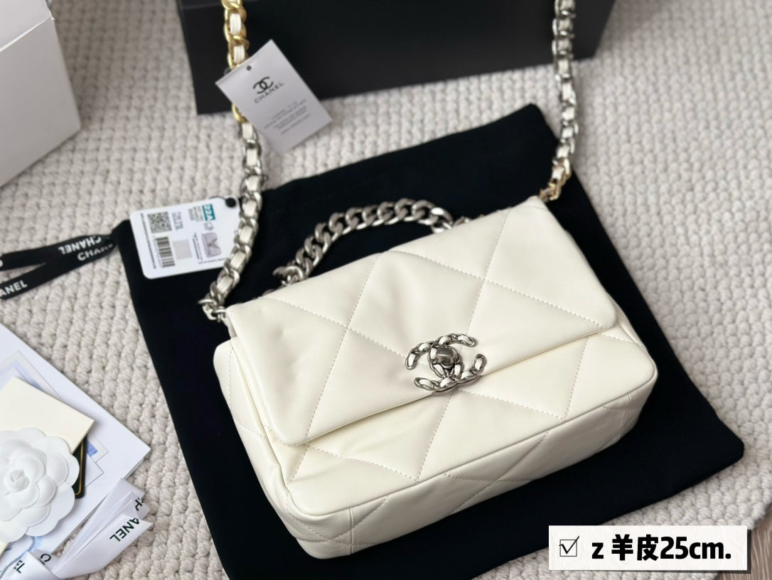 CC 19bag new arrival man and women bag size : 26 cm