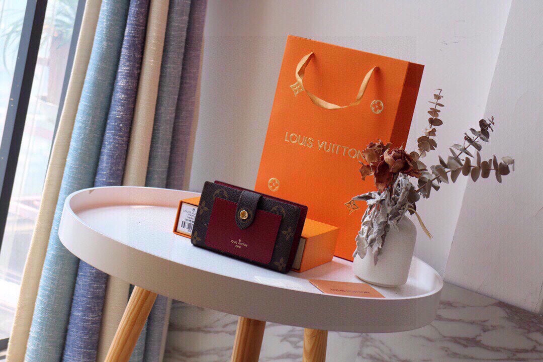 Louis new arrival wallets size: 13.5*9.5*3.5 cm