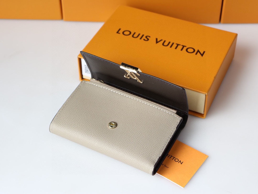 Louis new arrival Capucines wallet size : 13.5*9.5*1.5cm