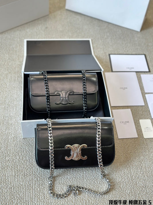 Ce TRIOMPHE bag size : 20.5�� 10.5�� 4 cm