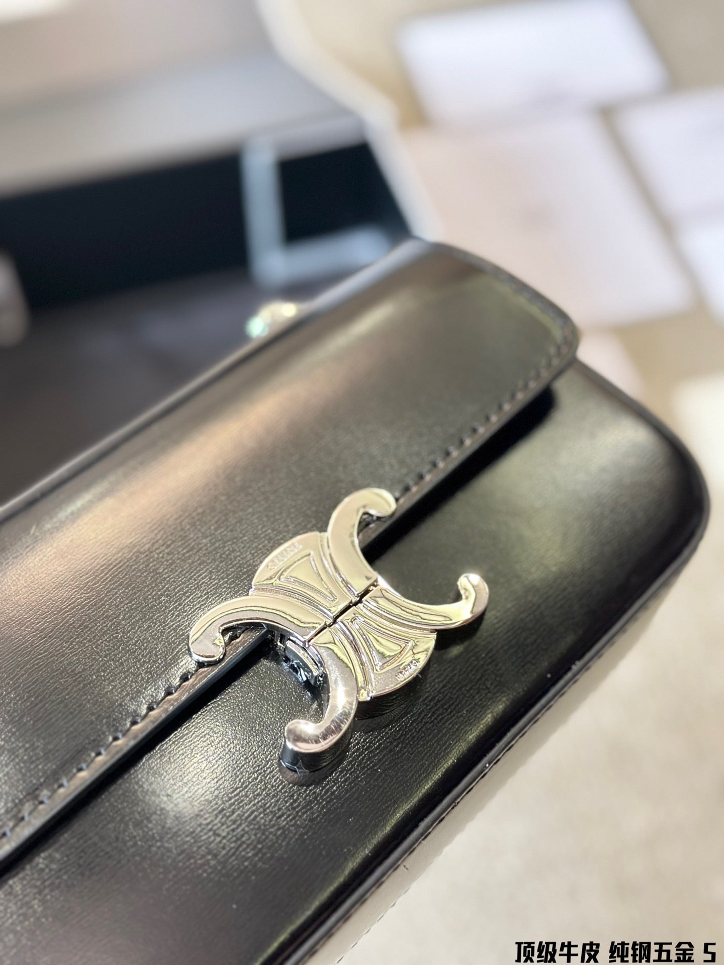 Ce TRIOMPHE bag size : 20.5�� 10.5�� 4 cm