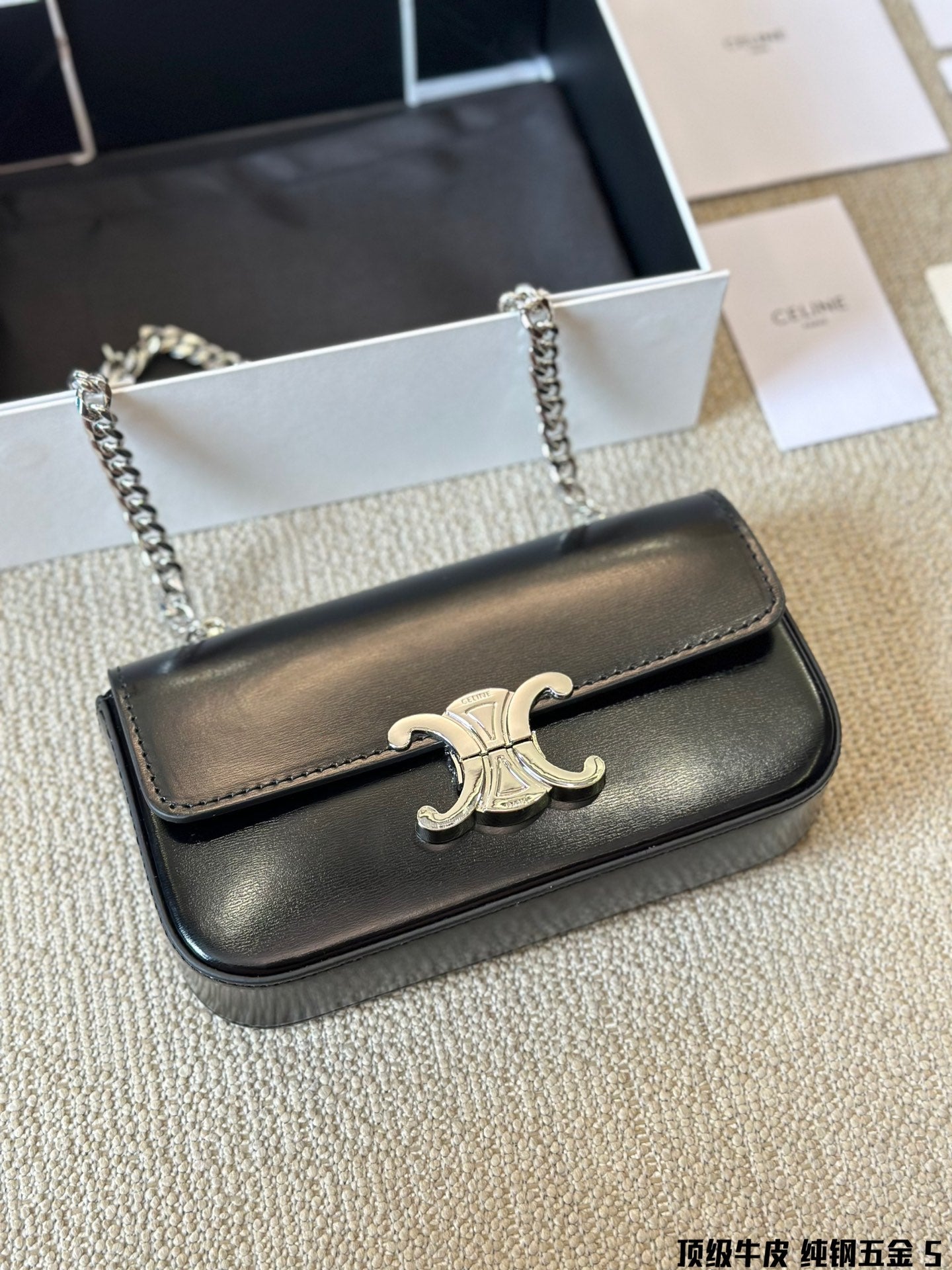 Ce TRIOMPHE bag size : 20.5�� 10.5�� 4 cm