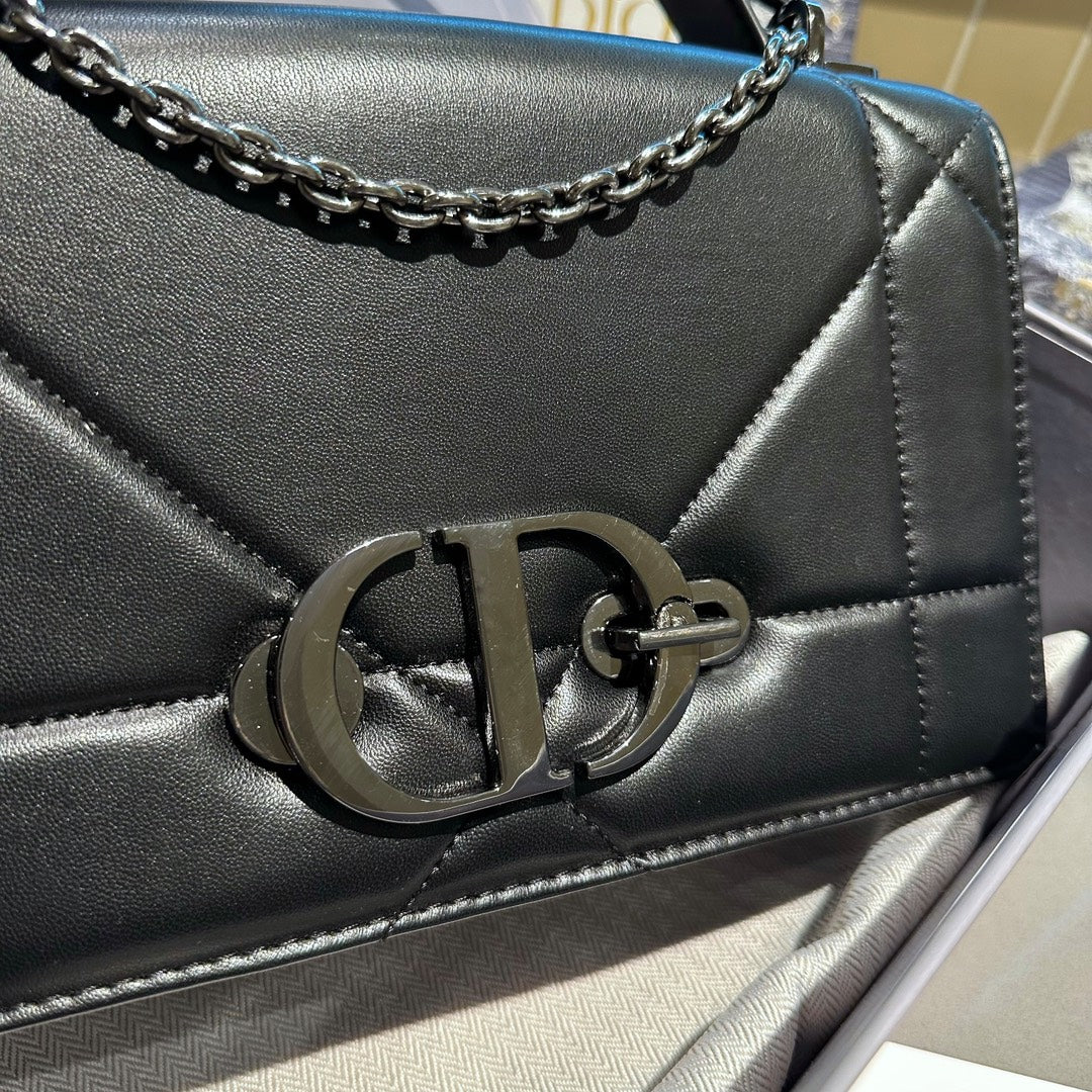 D new arrival MONTAIGNE bag size: 24 cm