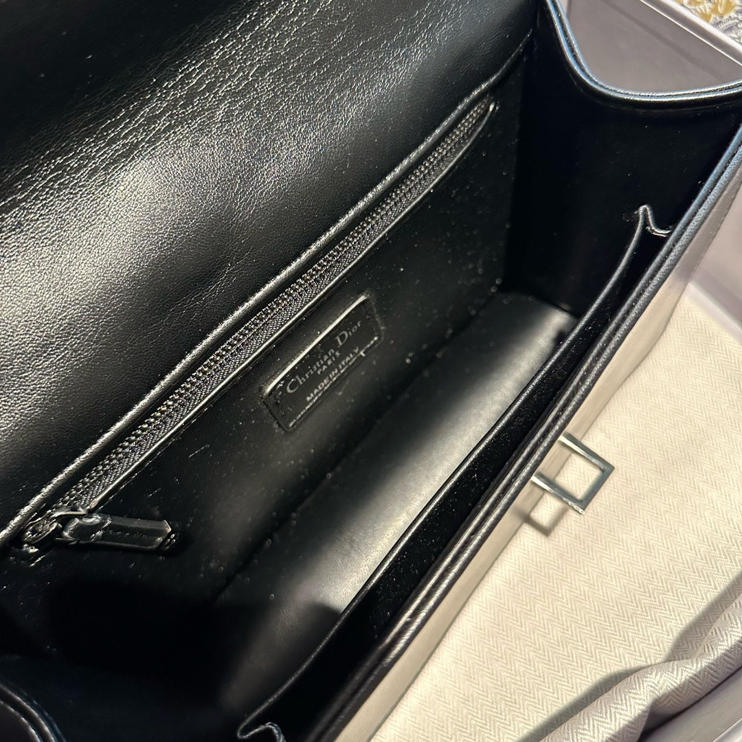 D new arrival MONTAIGNE bag size: 24 cm