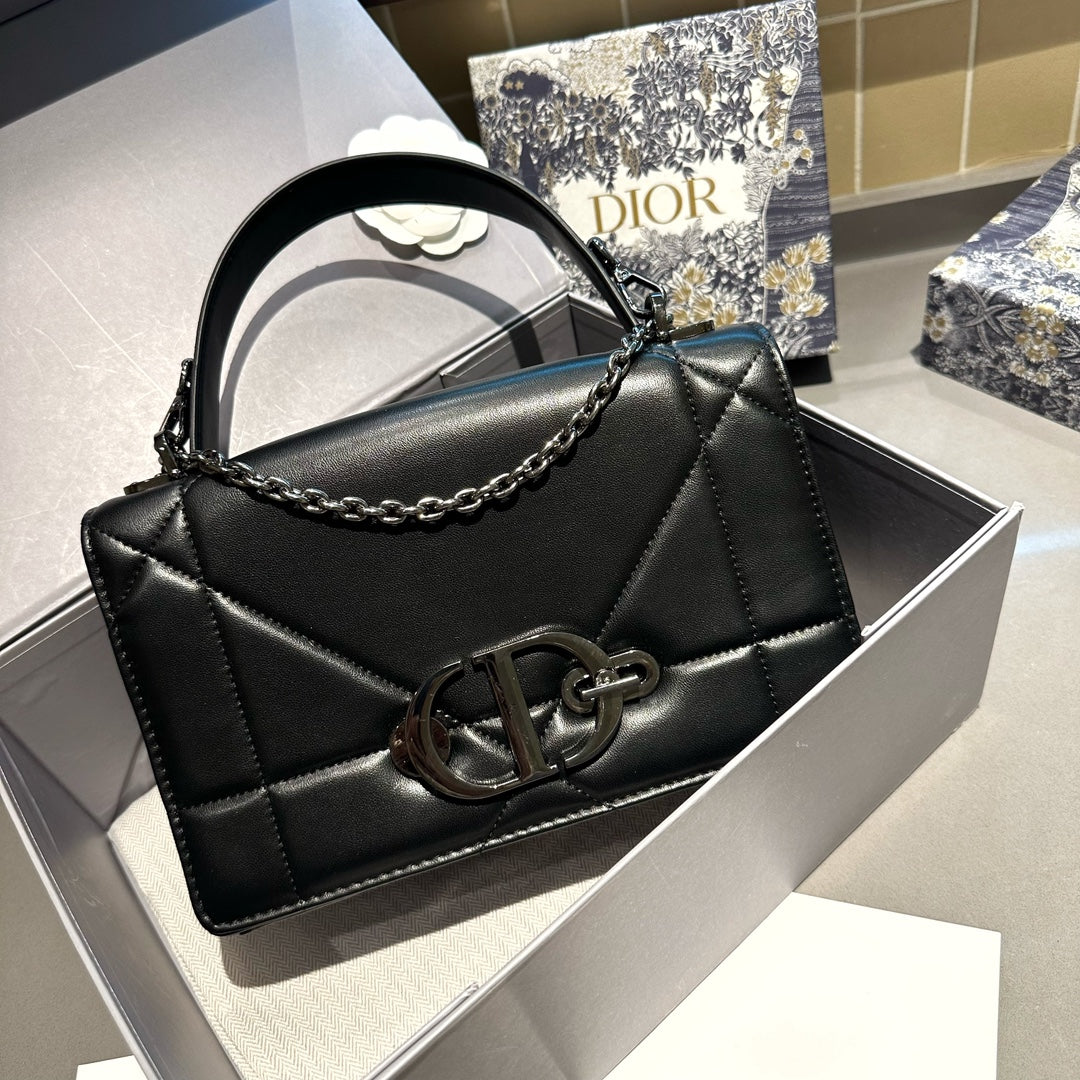 D new arrival MONTAIGNE bag size: 24 cm