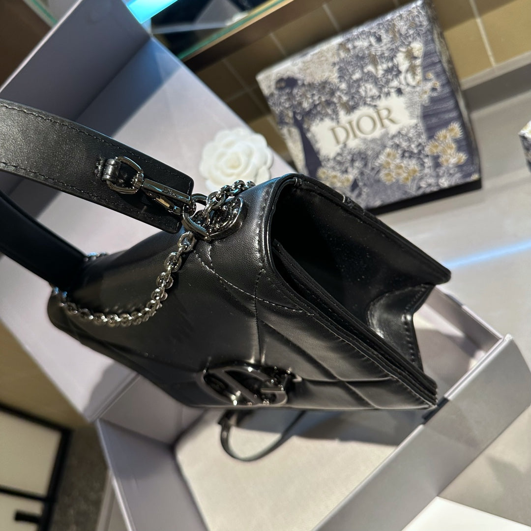 D new arrival MONTAIGNE bag size: 24 cm