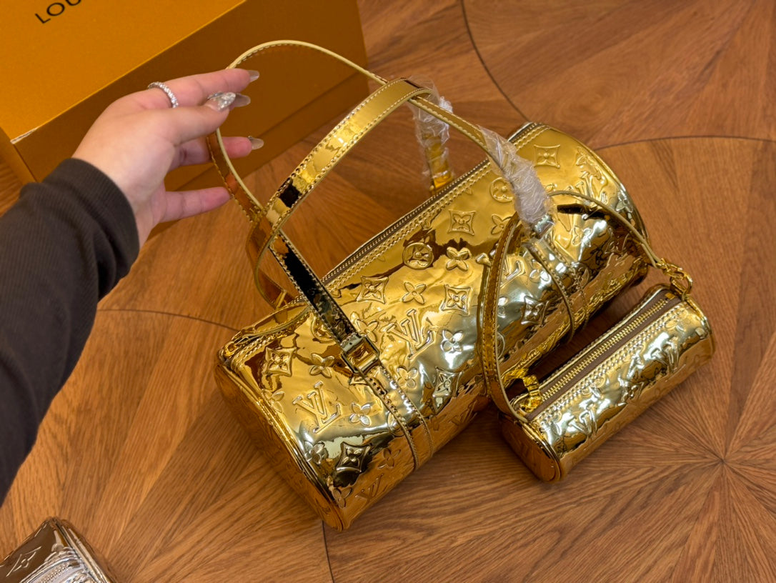 Louis new arrival men and women bag size : 30*15cm